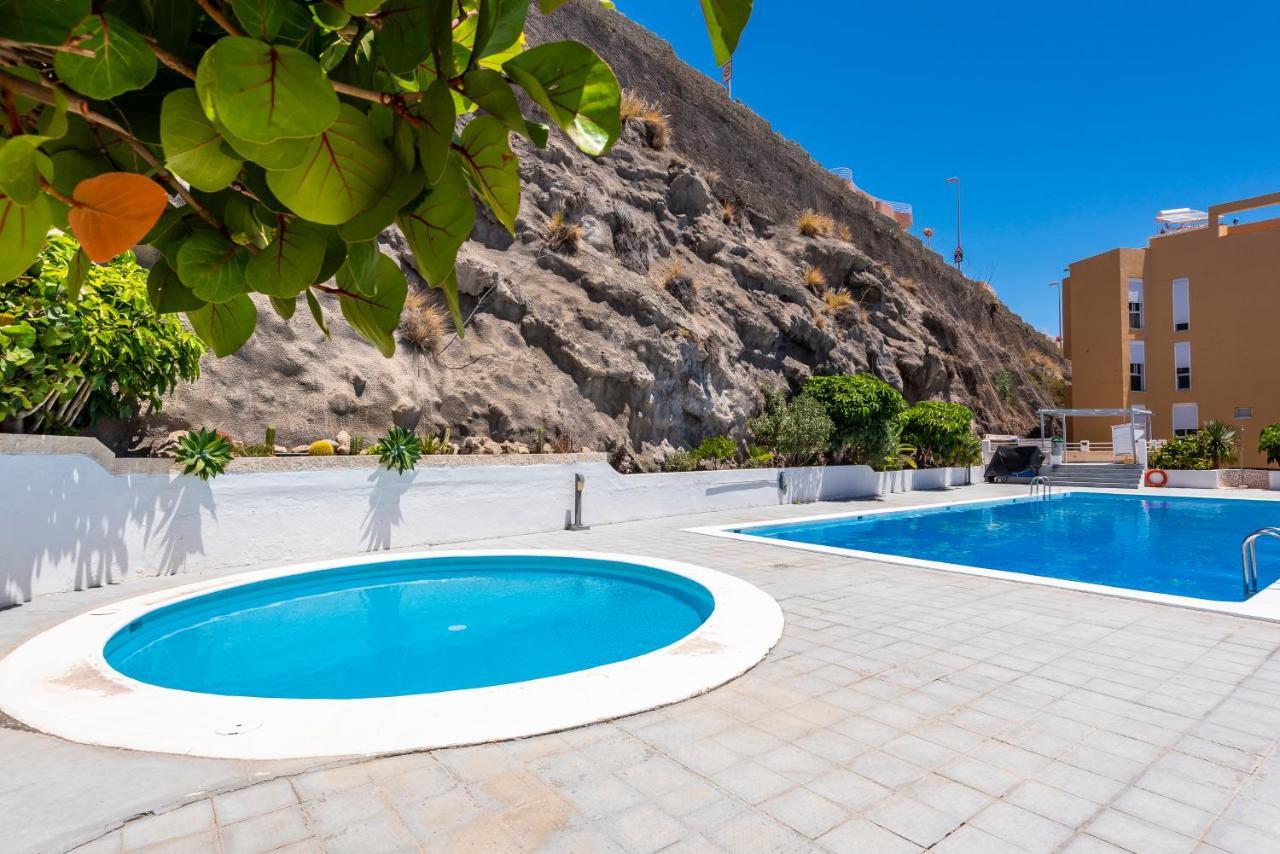 Beachfront Triplex With Swimming Pool & Parking Radazul Exterior photo