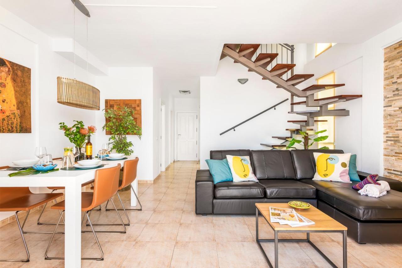 Beachfront Triplex With Swimming Pool & Parking Radazul Exterior photo